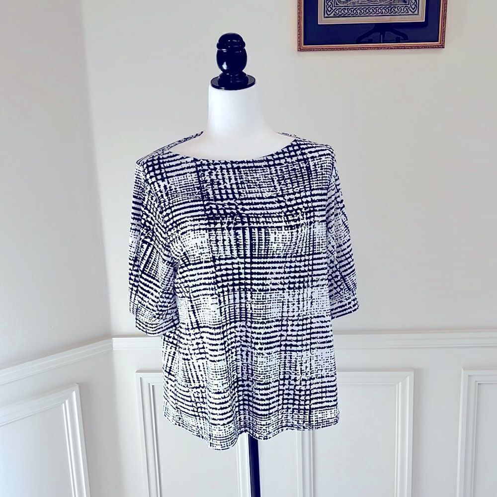 H & M Boat Neck Top (Black & White pattern) Top with 3/4 length sleeves